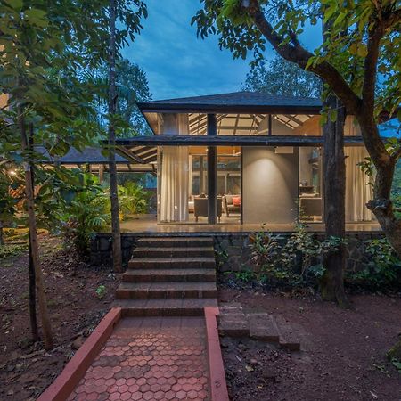 Saffronstays The Glasshouse, Panchgani - Beautiful Glass Villa For Couples エクステリア 写真