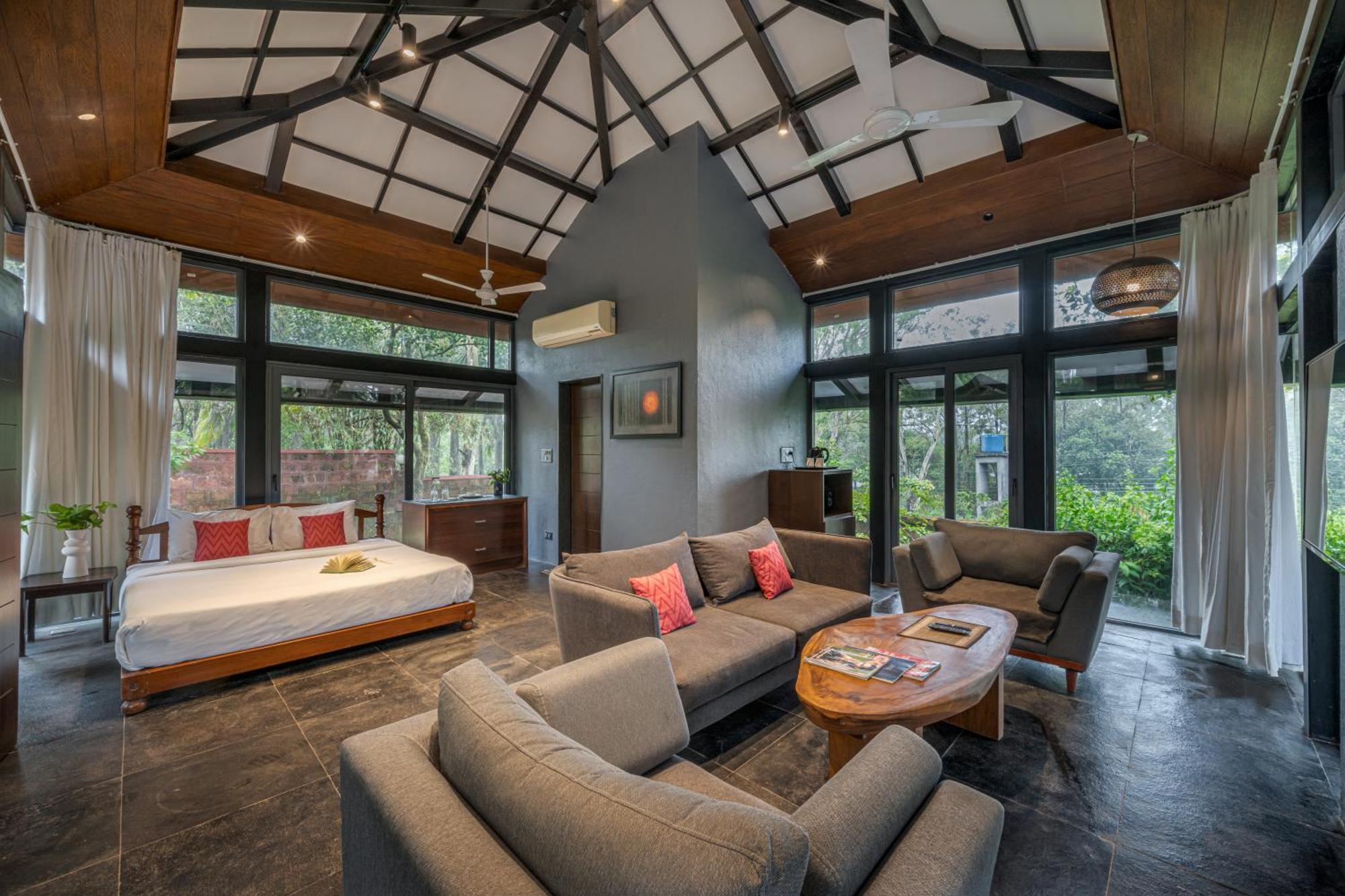 Saffronstays The Glasshouse, Panchgani - Beautiful Glass Villa For Couples エクステリア 写真