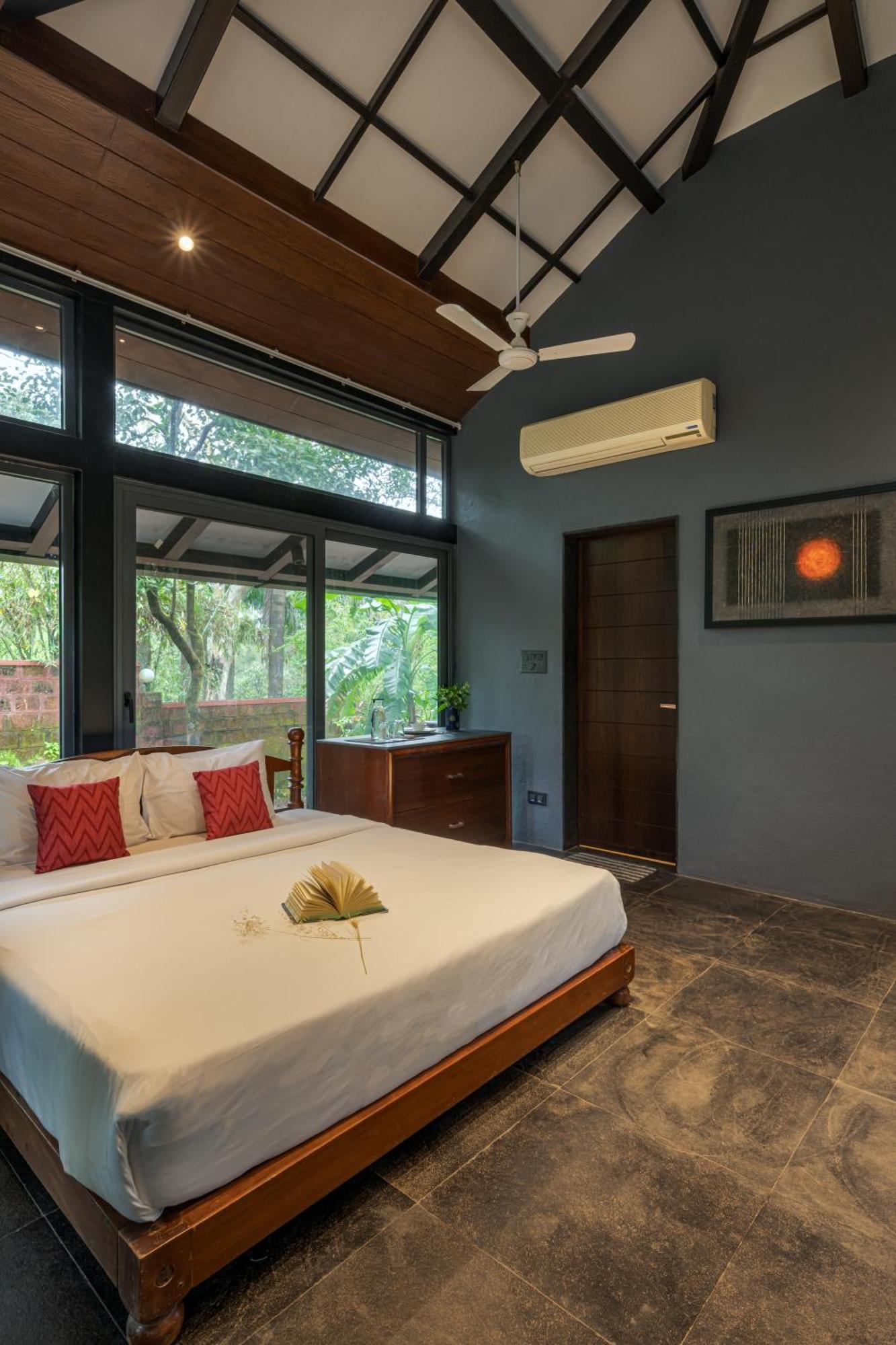 Saffronstays The Glasshouse, Panchgani - Beautiful Glass Villa For Couples エクステリア 写真