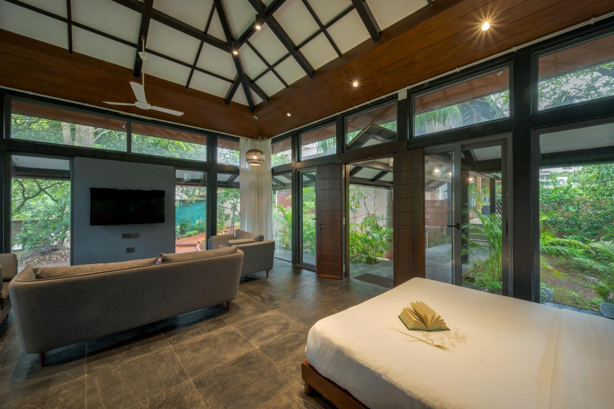 Saffronstays The Glasshouse, Panchgani - Beautiful Glass Villa For Couples エクステリア 写真